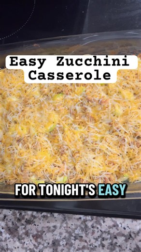 Cheesy Chicken Zucchini Casserole #easyrecipe #easydinner #easydinnerideas #dinnerideas #dinnertime