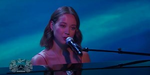 VIDEO: Laufey Makes Late Night Debut on JIMMY KIMMEL LIVE!