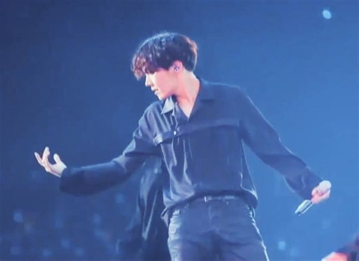 【BTS丨现场双语中字】《Let Go》丨四期FM in 日本丨涩涩的舞蹈就是要配涩涩的妆造~