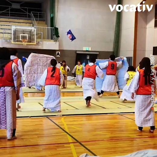 This extreme pillow fighting needs a referee. 😱 | Vocativ