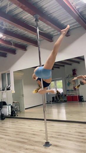 #polesport #poledance #poledancer #poletricks #split #gymnastics