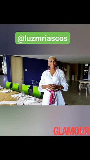 Estas son algunas reglas básicas de etiqueta en la mesa 1.No apoyar los codos sobre la mesa 2.Comer sin hacer ruidos al masticar y tragar, ni hablar con la boca llena 3.No comer del plato de los demás, ni con el pretexto de probar 4.No soplar la cuchara antes de tomar la sopa 5.No inclinar el plato para tomar la últimas gotas de una sopa. 6.No comer pan antes de que se haya servido el primer plato; ni mojarlo con las salsas de los platillos 7.No beber con la boca llena#luzmriascos #glamouryproto