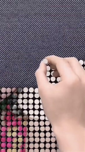 Making decorations by arranging wood neatly and precisely