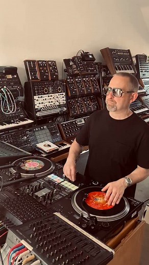 19K views · 16K reactions | REAL HIP HOP! Part 1 of 3 Classic business from Das EFX released in 1995, originally produced by Premo sampling Norman Connors and Joe Tex, with the remix from Pete Rock sampling Gershon Kingsley ‘Rebirth’ from 1970. Which version do you prefer? Tough one! #beats #soul #vinyl #dj #hiphop #funk #scratching #studio#samplesource | DJ Prime Cuts | Facebook