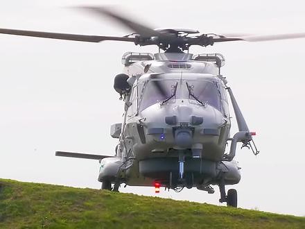 NH-90直升机,欧洲明星装备,号称性能力压“黑鹰”#nh90直升机 #军事科技 #武器科普 #武装直升机,NH90直升机性能- 抖音