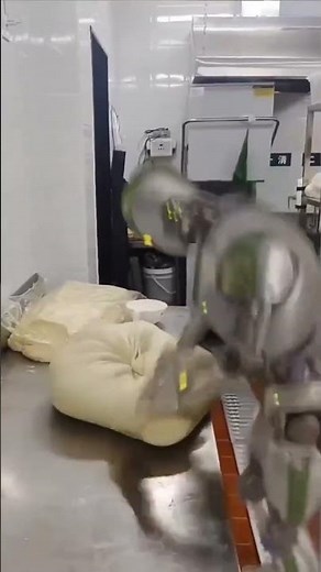 🤖Robot Replacing Men | Future of Baking #RobotBakery #Automation #BakingRobot #Shorts #cooking