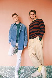 アメリカのポップ・デュオ SURFACES、新曲「Wave Of You」発表。海辺での恋物語を映した短編映画のようなMVも公開