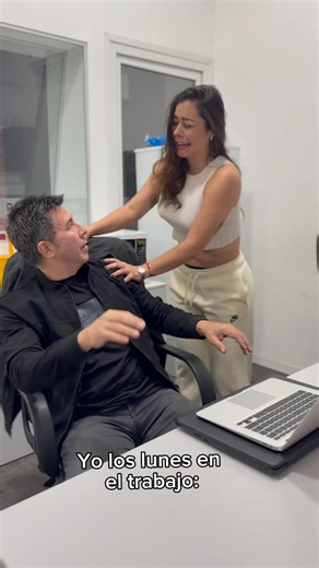 Mi compa los lunes 🤣🙄Te damos buena compañía por las tardes 😉❤️‍🔥 #CalorTropical hasta las 18hs 💃🏻🎶😎 | Palma FM