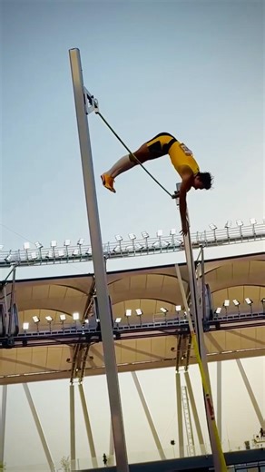 😱WORLD RECORD POLE VAULT 😳🔥 UNBELIEVABLE HEIGHT! #polevault #worldrecord #athletics #athlete |VV|