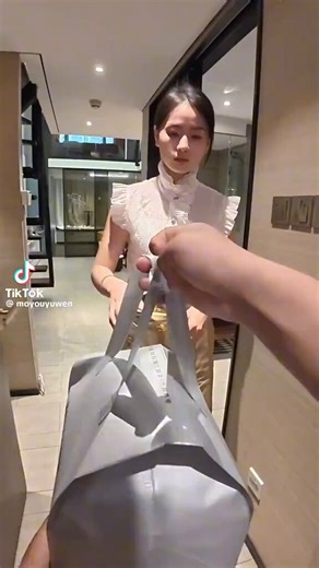 太炸裂了！这到底是外卖小哥在兼职当小三，还是小三在兼职送外卖？