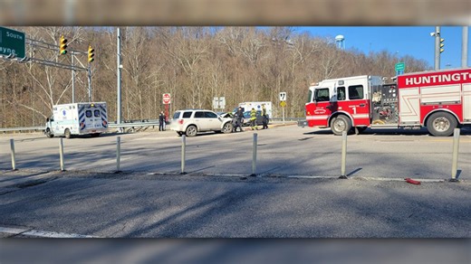 Crash shuts down Huntington roadway