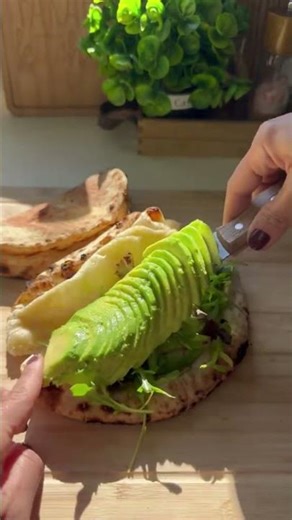 Grilled Halloumi Sandwich!🥪🥪🥪