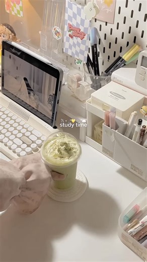 Bau on Instagram: "Deadlines are scary 😭 Dola helps students solve problems clearly, step by step #studygramcommunity #studygrambr #studyaesthetic #foryou #studywithme #studytime #foryou #dola"