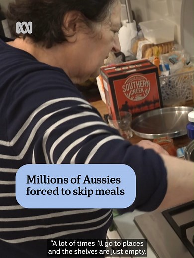 Roughly two million Aussie households are skipping meals or eating less because they can't afford the food they need, according to new figures from Foodbank. Story by Lincoln Rothall via ABC News SA. To personalise your news & stay in the know, download the ABC News app via the link our bio. #ABCNews #Food #CostOfLiving #Australia #Charity