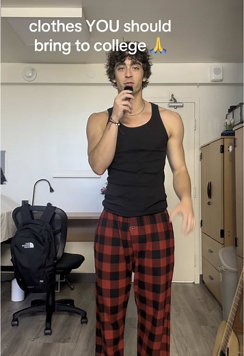 Essential Clothing Tips for College Freshmen