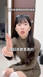家有毛小孩，家裡就像天天在下雪？ Roborock 石頭科技 Q8 Max Pro掃拖機器人 搭載 10,000Pa 超強吸力 / 不管是卡在磁磚邊緣的細毛，還是掉在縫隙裡的乾乾飼料跟貓砂 通通一吸即淨~ 還給毛孩一個可以隨地打滾的清爽地板 雙重防纏繞系統 / 掃地機器人最怕頭髮纏死刷頭 還要拿剪刀慢慢清🤢 Q8 Max Pro 配備專利的雙重防纏繞系統，透過萊茵 TÜV 認證，邊刷纏繞率 0%！ 這對長髮女孩來說簡直是福音，機器人掃完直接收工👌 Reactive Tech 智慧避障技術 / 小預算也能買到高科技！ 不會像傳統機器人一樣亂撞家具或被電線絆倒 它能精準感應障礙物，靈活穿梭在家中的狹小空間~ 對於追求 CP 值的小資族來說✨ 這台就是用最實惠的價格，幫你換取最多的自由時間啦! 生活已經夠辛苦了，把地板交給石頭科技的Q8 Max Pro 將時間留給心愛的家人與毛孩吧！❤️ 小資族必買~ 👉https://roborocktw.vip/Q8MP-pc #石頭科技 #掃拖機器人 | 關關Gwen
