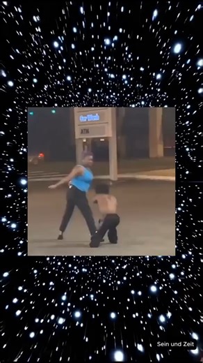 @hahmachilovka on Instagram: "iPhone 5, выпущенный 21 сентября 2012 года, стал 6-м поколением смартфонов Apple, первым увеличив дисплей до 4 дюймов (Retina, 326 ppi) и перейдя на алюминиевый корпус. Смартфон получил процессор A6, разъем Lightning, поддержку LTE и продался тиражом 5 млн штук за первые 3 дня. Это культовая модель, ознаменовавшая переход Apple к более высоким экранам. Основные характеристики и история: Дизайн и дисплей: Корпус стал легче (112 г) и тоньше предшественников, дисплей в