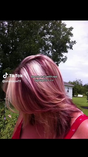 Blonde Hair with Red Highlights for Aesthetic Looks