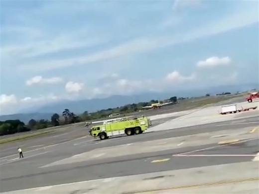 8.9K views · 44 reactions | DHL Boeing 757-200 breaks in half after crash landing in Costa Rica. This took place in 2022 #DHL #crashlanding #planefire #airportemergency #runway #boeing #757-200 | Fly With Me | Facebook