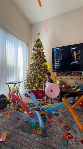 Chelsey Sjolie Aguilar on Instagram: "Goodmorning everyone! Here’s a balloon boop for you🥰"