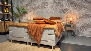 Heerlijk slapen, of het lezen van een boek, het kan allemaal op deze elektrisch verstelbare boxspring Vegas. Snel leverbaar in de kleuren grijs en antraciet. https://bit.ly/3RmmLx4 | Haco wonen en slapen