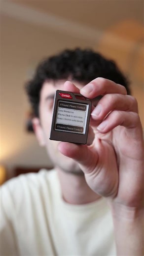 PhotoTag: The Stylish Digital Lanyard for Your Valuables