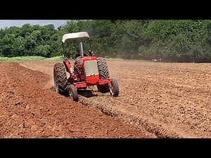 1962 Allis Chalmers D19 plowing