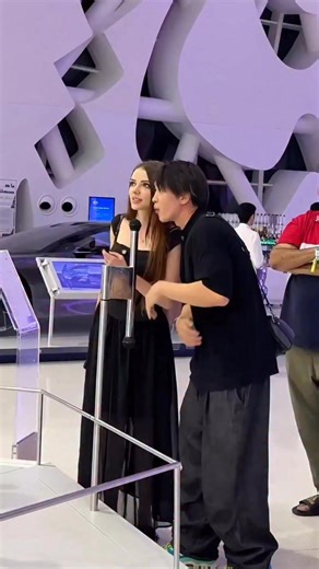 Beatbox to the robot. He started to dance!!!! | Mamiko