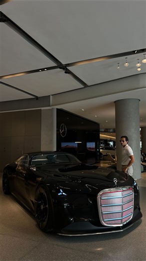 2026 All-new Mercedes-Benz VISION ICONIC. Easily one of the most incredible modern concept cars I’ve ever seen. Inspired by the golden era of automotive design of the 1930s, this showcar embodies the pure essence of Mercedes-Benz. What do you think? 🦇 | Davide Cesaro