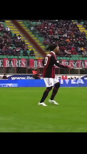 Ronaldinho Dribbling Skills | ronaldinho skills