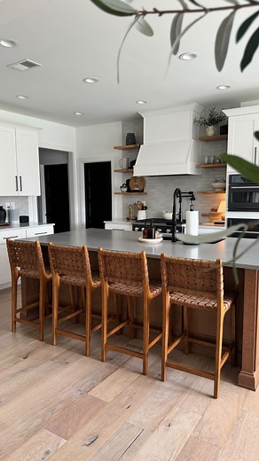 609K views · 4.6K reactions | Quick kitchen cleaning with @ocedarclean ProMist MAX Microfiber Spray Mop! Love the reusable pad that you can toss in the washing machine and reuse! 﫧朗 #ocedarpartner #OCedarCleanSquad #asmr #cleantok #momlife #organizedhome | Catherine Benson | Facebook