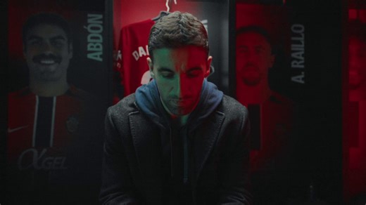 Un rodaje intenso, oscuro, con mucha acción y muy divertido. Vamos, una grabación como corresponde al universo Marvel y a Daredevil Born Again.Recupera momentos únicos en este behind the scenes. #DaredevilBornAgain, segunda temporada ya disponible en @DisneyPlusES