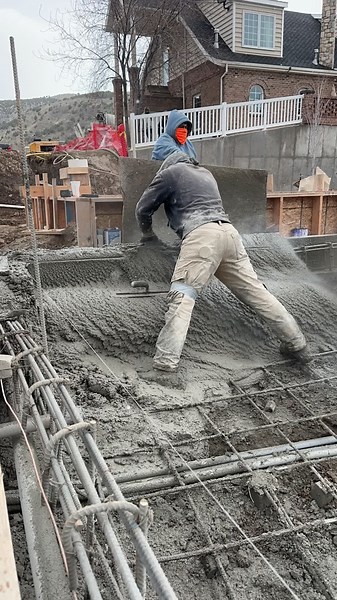 Pool steps: step 2 - rough cut and shaping #swimmingpool #poolconstruction #concrete #shotcrete