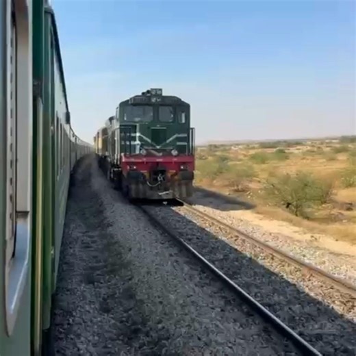 Awesome Crossing Pak Business vs Awam Express