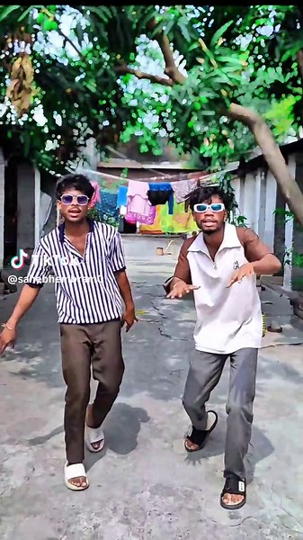 #santhaliboy #sahebhembram #rajkumarhembram #dancing #in#santhalisong #karteyhaichill #song#brothers #santhalivideo #foryoupage #friends #followers @Rajkumar Hembram @Rajkumar Hembram official @subdev-hembram🎥