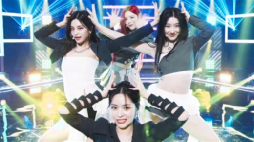 打歌初舞台！ITZY《Algorhythm》现场舞台