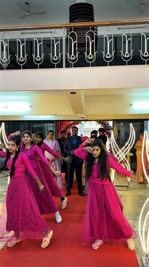 𝑺𝒓𝒊𝒔𝒉𝒕𝒊 𝑫𝒂𝒏𝒄𝒆 𝑨𝒄𝒂𝒅𝒆𝒎𝒚 | Wedding event booking 7708768282 🩷🩷…. #fypシ . . . . #dance #trending #tamilwedding #tamilponnu #explorepage #dancechallenge #trendingnow... | Instagram