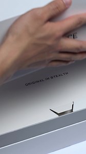 🧊 Unboxing the cleanest AM5 motherboard yet: the #X870 AORUS #STEALTH ICE. All connectors are moved to the back, giving you a zero-clutter setup and maximum build freedom up front. 🟠 AM5 socket for Ryzen™ 9000 / 8000 / 7000 Series 🟠 16 2 2 Twin Digital VRM w/ 6-layer 2X Copper PCB 🟠 4x DDR5 DIMMs 4x M.2 slots (PCIe 5.0/4.0) 🟠 DIY-friendly with EZ-Debug Zone and EZ-Latch design 🟠 Reverse connector layout with Pure White UD Base Plate Wanna build the cleanest rig? You know your next move huh