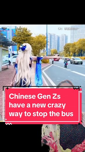 This hand movement started going viral back in 2014. It may be known as the Meipai Shake overseas. It’s part of the “social shake” trend originated from swing dance at discos. #china #chinese #dance #dancetrend #chinesegirl #shake #netizen #中国 #中国人 #bus #lifeontiktok #tiktokpartner #greenscreen #greenscreenvideo
