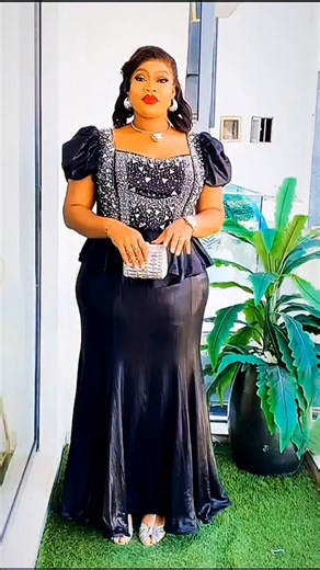 ‎👑سيسموني وگالری الیزابت👑‎ on Instagram‎: "@gallery_elizabeth_maku سایزهای موجود در گالری 44/46/48/50 🇹🇷🇹🇷🇹🇷🇹🇷🇹🇷🇹🇷 درخشش جاودانه با پیراهن مجلسی مشکی از **گالری الیزابت** ✨ طرحی خاص، پرکار و در عین حال کلاسیک برای خاص‌ترین شب‌های زندگی‌ت. ترکیب ظرافت و وقار در دوخت این لباس، زیبایی بی‌رقیب تو رو دوچندان می‌کنه. اگر دنبال یک لباس مجلسی بلند و خاص هستی که نگاه‌ها رو به خودش جلب کنه، این مدل از گالری الیزابت انتخابیه که هیچ‌وقت از مد نمی‌افته 💃 زیبایی خیره‌کننده‌ات رو با ما کامل کن �