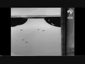 【B24が味方のB24の空襲弾に当たる】