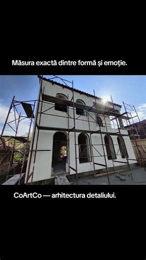 Fiecare linie, proporție și ornament poartă o emoție.Ii dăm formă — cu precizie, echilibru și intenție. #CoArtCo #arhitecturadetaliului #designpersonalizat #fatadeunice #constructiipremium | Profile Decorative CoArtCo