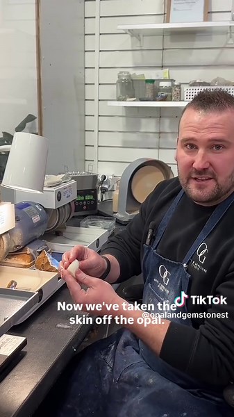 Behind every opal’s glow is hours of skill, patience & artistry. Watch as Matt carefully cuts and polishes a rough stone into a gem that shines in every light 💎✨ Ready to see these pieces up close? 📍 Visit us in Hahndorf #OpalMagic #BehindTheGem #OpalJewellery #OpalCutting #BoulderOpal