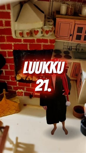 Jonne Luostarinen on Instagram: "Mihin ihmeeseen se tonttu ukko on ittensä löytäny tälläkertaa..?🧑🏼‍🎄🙈 Kiitos kaikille jotka on tonttuovista lähettäny kuvia ja videoita! Lisää saa laittaa! 👌🏻Jokaiselle päivälle on nyt valmiina uusi luukku, mutta kuvia saa vieläkin laittaa jo ensi vuotta varten valmiiks...😉🫶🏼 #joulukalenteri #huumori i #joulu"