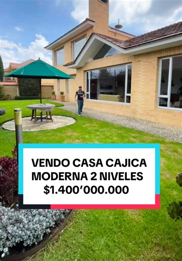 ✨(CV165)🏡 ESPECTACULAR CASA EN VENTA EN CAJICÁ ✨🏡 📍 Excelente ubicación, dentro de exclusivo conjunto residencial. Totalmente unifamiliar, sin compartir muros con otras casas, ideal para quienes buscan privacidad, confort y amplitud. 🔹 Características destacadas: 🌳 Lote de 765 m² 🏠 Área construida de 260 m² 🚗 5 parqueaderos (2 cubiertos) 🛋️ Amplia sala comedor con excelente iluminación natural 📚 Estudio independiente 🍽️ Cocina amplia y funcional 🔥 Zona BBQ ideal para compartir en fami
