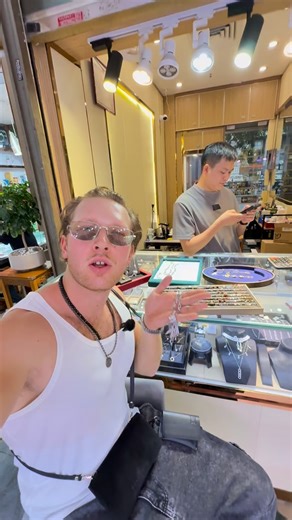 Lex Diamo IN CHINA🇨🇳 on Instagram: "All real gems at @diamogems . . . . #ChinaSourcing #ChinaShopping #ChinaJewelry #LuxuryJewelry #DiamondJewelry #ChinaBusiness #China #ChinaLuxury #GoldJewelry #CustomJewelry"