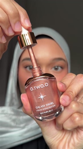 Elevate Your Look with Natural Glow Makeup | o.two.o Highlighter Recommendations