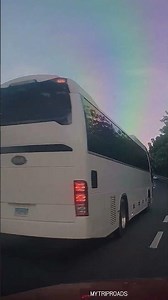 Yield sign missed : Take care of the bus!