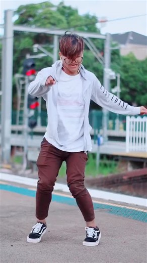 Baki Sab First Class: Hindi Song Trend