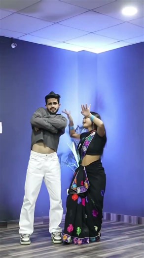 5 Singers You All Know by Voice But Not by Name